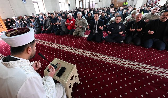 Van'daki çığlarda vefat edenler dualarla anıldı