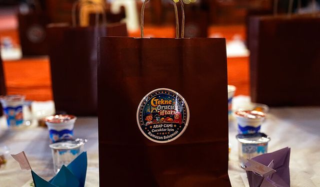 Beyoğlu'nda çocuklara özel tekne orucu iftarı düzenlendi