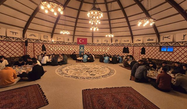 Çorum'da üniversiteli gençler iftarda buluştu