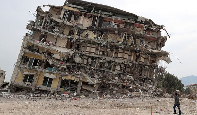 Türkiye'de yaklaşık her 20 yılda 3 büyük deprem yaşanıyor