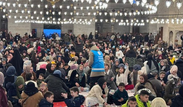 Süleymaniye’de gönül sofraları çocuklar için kuruldu