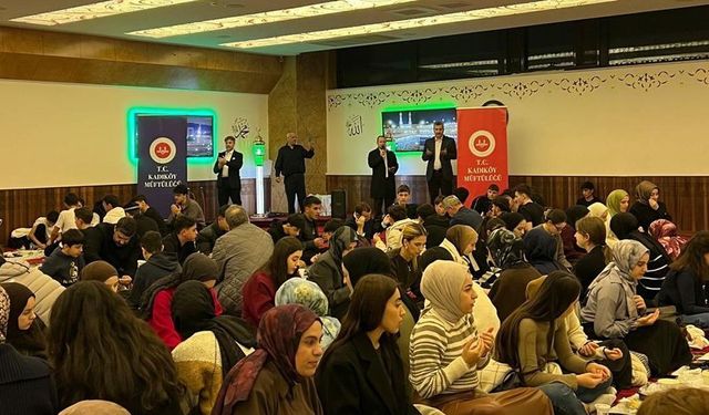 Kadıköy'de gençler müftülüğün iftarında buluştu