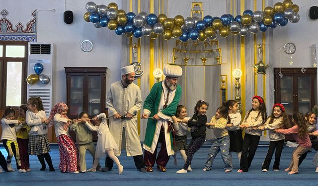 Nasreddin Hoca Ümraniye’de çocuklarla buluştu