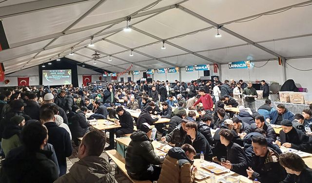 Nürnberg'de 600 genç geleneksel iftarda buluştu