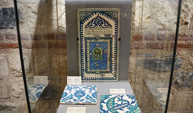 "Osmanlı Sultanlarının Sevdası: Kutsal Emanetler" sergisi Rami Kütüphanesi'nde açıldı