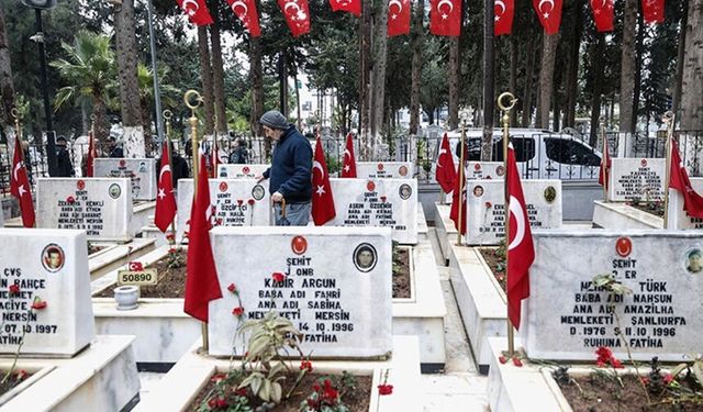 Şehitliklere bayram ziyareti