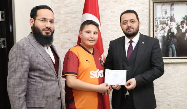 Bayram harçlıklarını Gazzeli kardeşlerine gönderdi