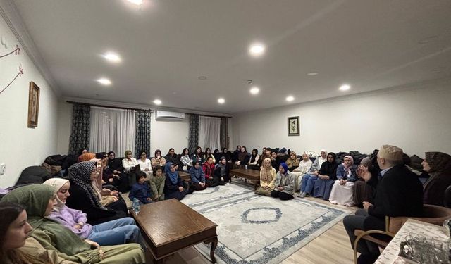 Ümraniye’de üniversiteli gençler iftar sofrasında buluştu