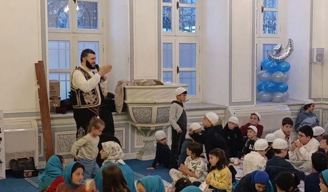 Üsküdar’da miniklerin iftar sevinci