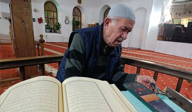 70 YAŞINDA HAFIZLIK SINAVINA HAZIRLANIYOR