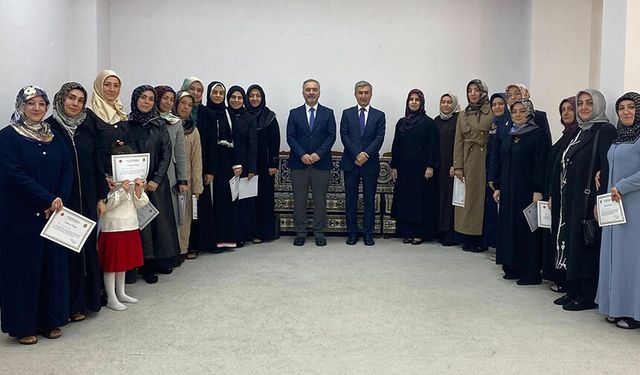 Çorum’da din gönüllülerine "Teşekkür Belgesi" verildi