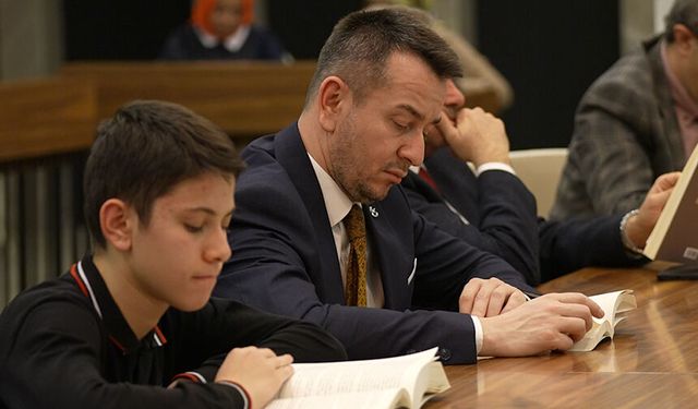 Diyanet personeli birlikte kitap okudu