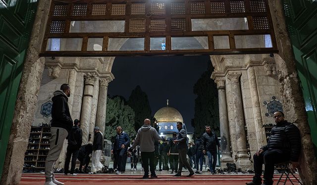 Mescid-i Aksa, 41 gün sonra ibadete açıldı