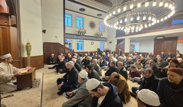 Müftü Tuncel, Pendik'te sabah namazı buluşmasına katıldı