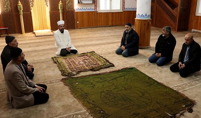 Atalarından kalan sancakları nesilden nesle taşıyorlar