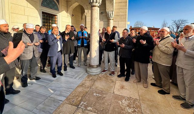 Zonguldak'ta hacı adayları dualarla yola çıktı