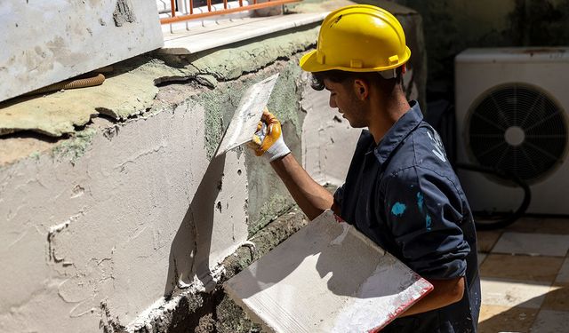 Camilerin bakım ve onarımını "marifetli gençler" yapıyor