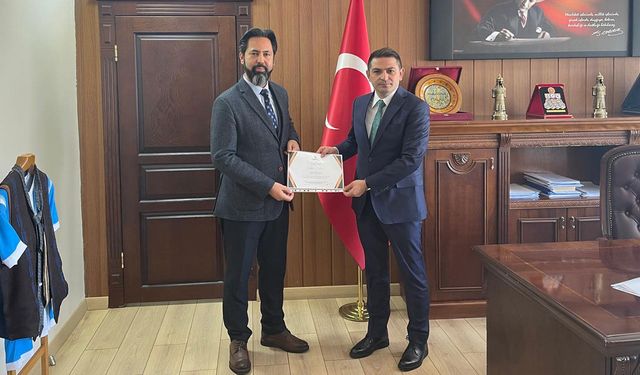 Aziziye Kaymakamı Tugay, kurbanını TDV’ye emanet etti