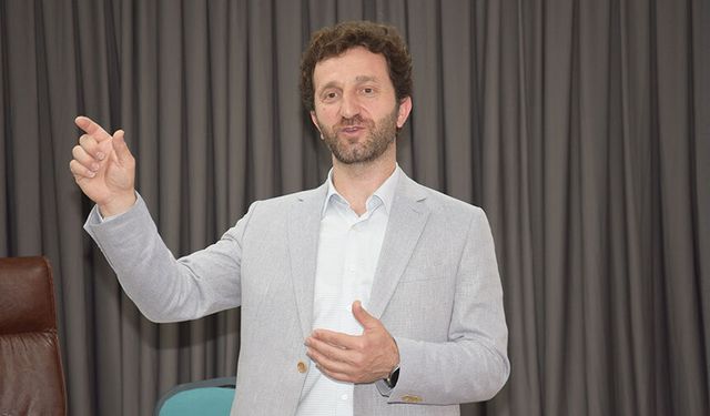 Dr. Albayrak: Zirve azim ve kararlılıkla yürüyenlerindir