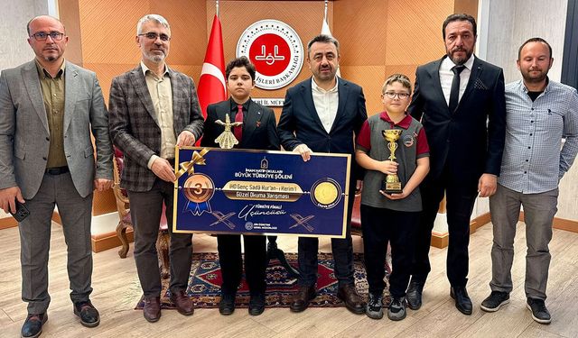 Türkiye dereceli öğrenciler müftülükte ödüllendirildi