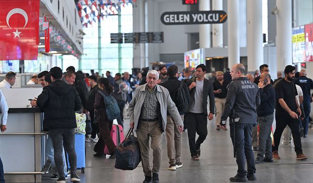 Otogarlarda bayram yoğunluğu