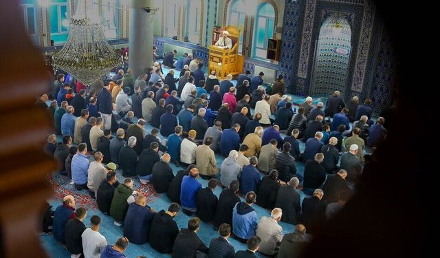 Yurt genelinde Kurban Bayramı namazı kılındı