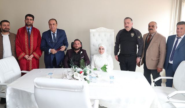 Engelli çift müftülükte dünya evine girdi