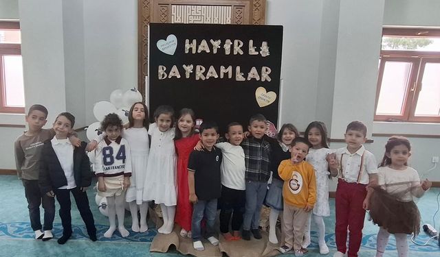 Ümraniyeli minikler bayram coşkusunu yaşadı