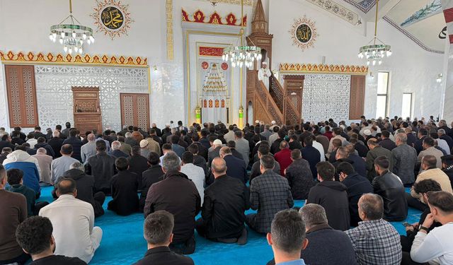 Hakkari'de Üniversite Camii'nde ilk cuma kılındı