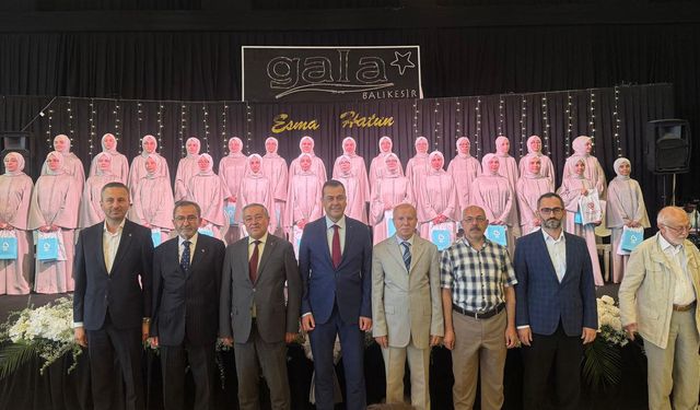 Karesi'de 28 hafız taç giydi