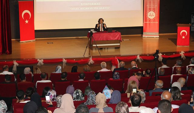 Mersin'de insanın anlam ve yön arayışı konuşuldu