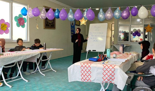 Karabük'te genç gönüller çocuklarla buluştu