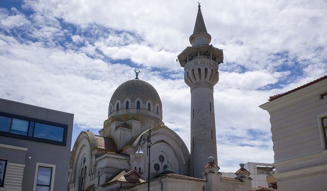 KÖSTENCE'DEKİ KRAL CAMİİ ZİYARETÇİLERİN İLGİSİNİ ÇEKİYOR