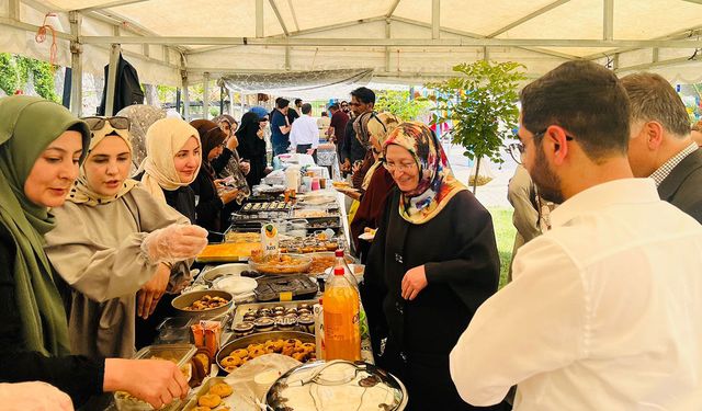 Şemdinli'de hafızlar yararına kermes açıldı