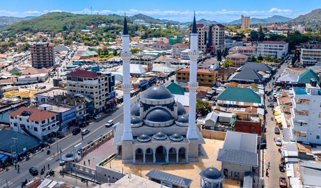 Tanzanya'da Osmanlı mimarisiyle inşa edilen caminin açılışı yapıldı