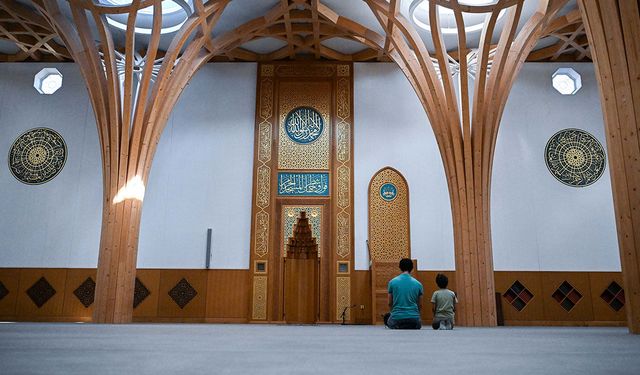 Cambridge Merkez Camii'nde tarihi ziyaret