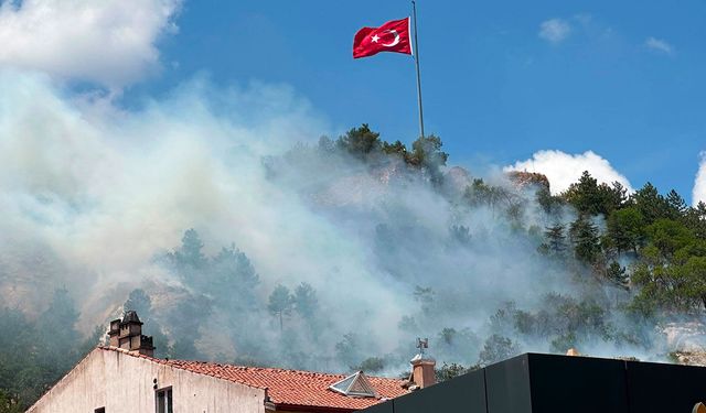 Tarihi Kütahya Kalesi'nde yangın