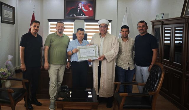 Kırgızistanlı Tulekeev Serik'te Müslüman oldu