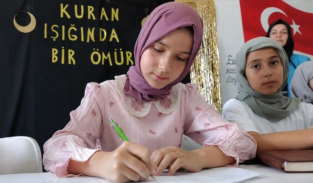 12 Yaşındaki Alman Mia Justine, Yaz Kur'an Kursunda İslam'la tanıştı