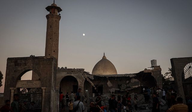 İşgalciler, Deyr el-Belah'taki tarihi Ebu Selim Camii'ni hedef aldı