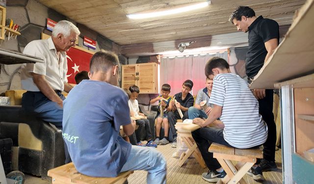 Bursa'da imamın marangozluk atölyesi çocuklara beceri, mahalleye hizmet kazandırıyor