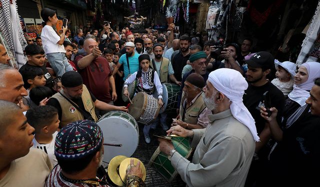 Nablus sokaklarında Mevlit Nebi sevinci
