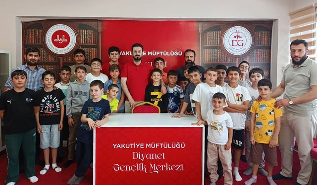Gençlik merkezinde "kahvaltı sohbeti"nde buluştular