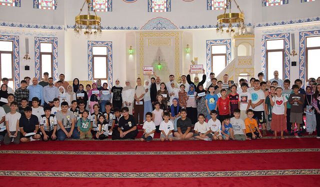Yaz Kur'an kursu öğrencileri hem öğrendi hem yarıştı