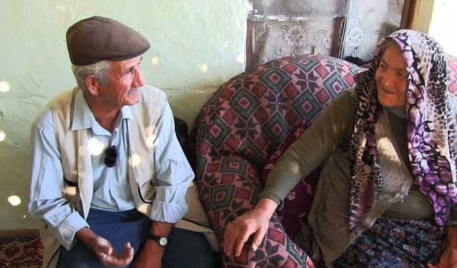 Hayırseverlerin desteğiyle 53 yıl sonra eşinin sesini ilk kez duydu