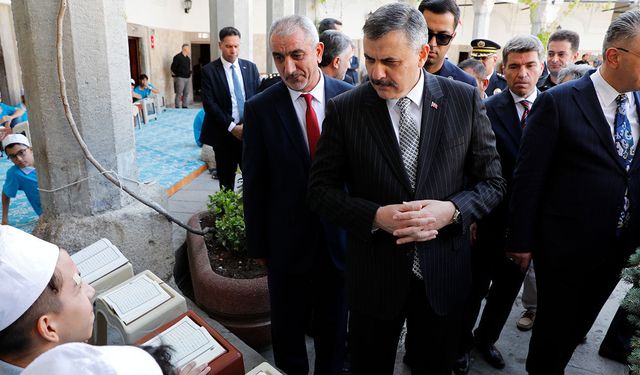 Bakan Çiftçi Amasya'da hafızlarla buluştu