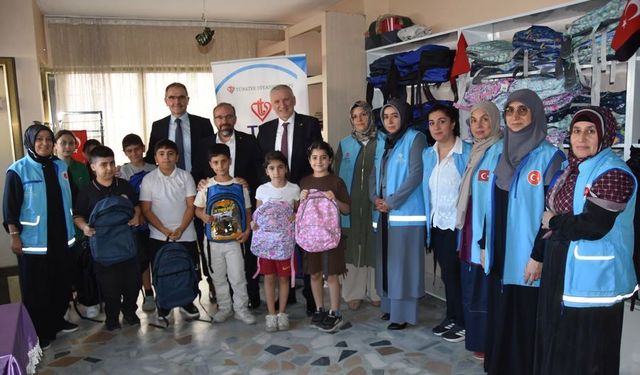 Müftülükten öğrencilere kırtasiye desteği