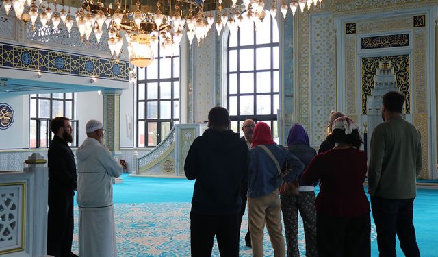 Fransa'da Eyüp Sultan Camii, Avrupa Miras Günleri kapsamında kapılarını ziyaretçilere açtı