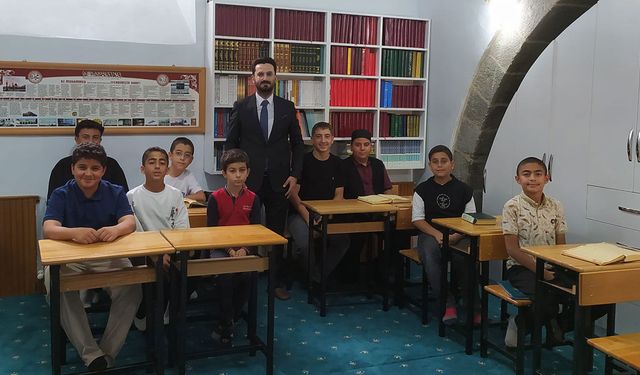 İlk dersleri "güzel ahlak" oldu