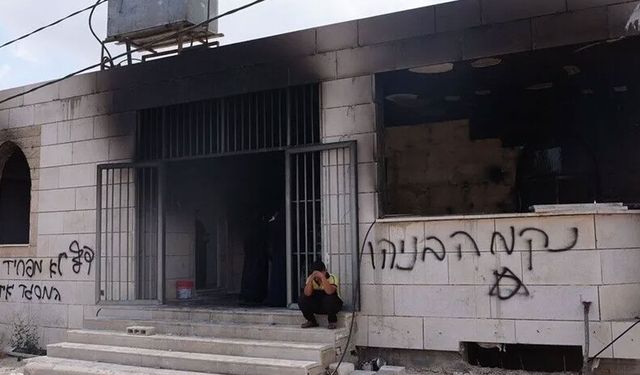 İşgalciler, Batı Şeria’da bir camiyi yakmaya çalıştı
